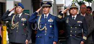 El Presidente prescinde de los edecanes, en busca de sociedad "sin tantos protocolos"