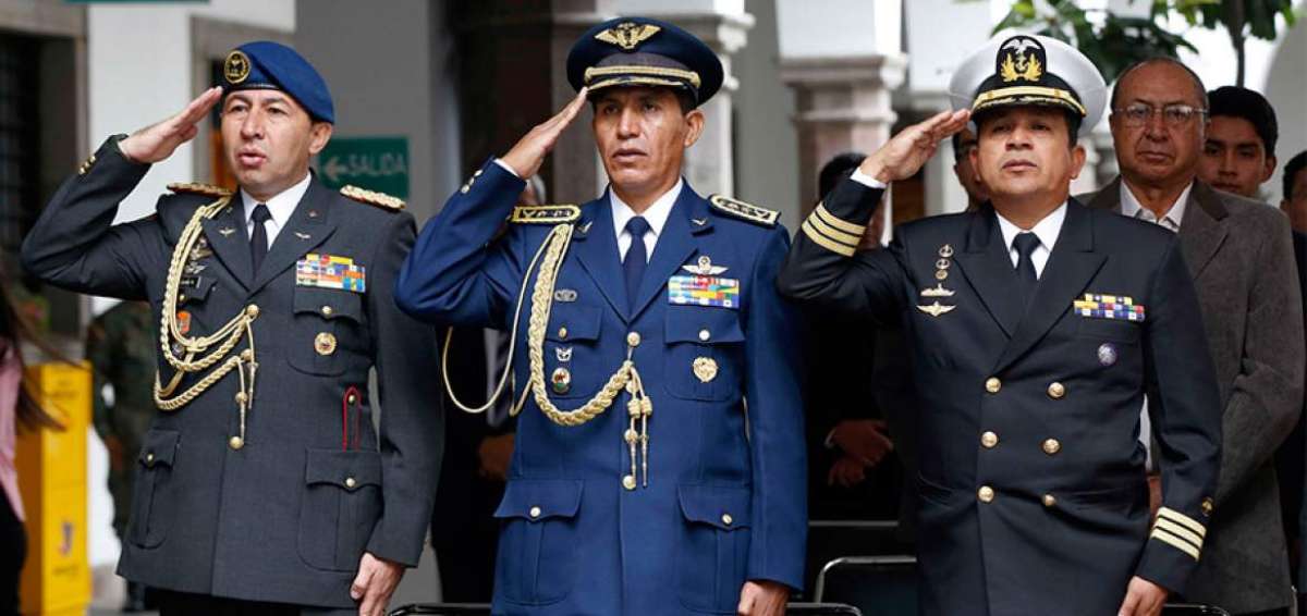 El Presidente prescinde de los edecanes, en busca de sociedad "sin tantos protocolos"