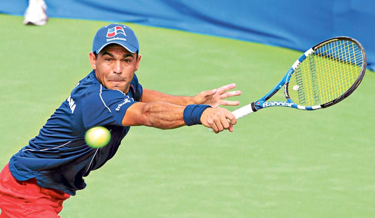 El dominicano V&iacute;ctor Estrella, a sus 34 a&ntilde;os, atraviesa el mejor momento de su carrera. Este a&ntilde;o gan&oacute; su primer ATP 250 y se ubica 57 en el ranking ATP. Imagen tomada de colimdo.org