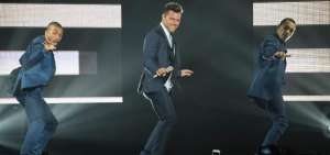El puertorrique&ntilde;o Ricky Martin gan&oacute; premios al video del a&ntilde;o, &aacute;lbum pop del a&ntilde;o y canci&oacute;n pop del a&ntilde;o.