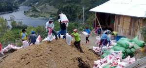 Dos asociaciones de vecinos optaron por sacarles provecho a los desperdicios org&aacute;nicos, tanto vegetales como animales y producir abono natural.