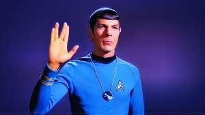 William Shatner pide a los fans de Star Trek que le ayuden a rendir tributo a Leonard Nimoy