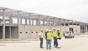 La reuni&oacute;n t&eacute;cnica para determinar los trabajos que priorizar&aacute;n en la nueva terminal terrestre de Manta se realiz&oacute; el pasado jueves. Foto: Cortes&iacute;a