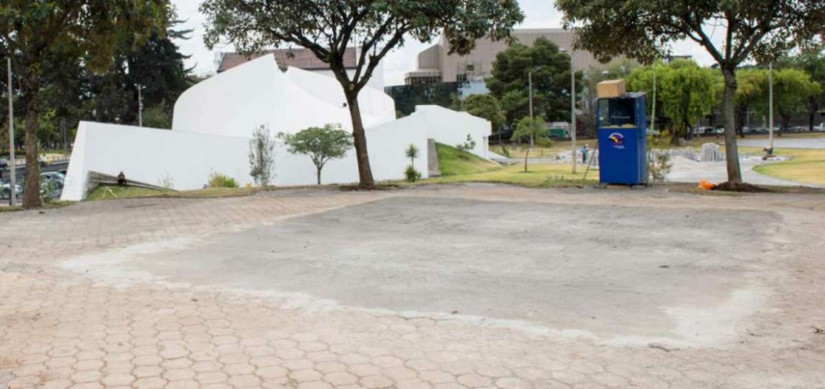 El Monumento a los Desaparecidos estuvo 19 a&ntilde;os en El Arbolito. All&iacute; se construye el pabell&oacute;n de la ONU.