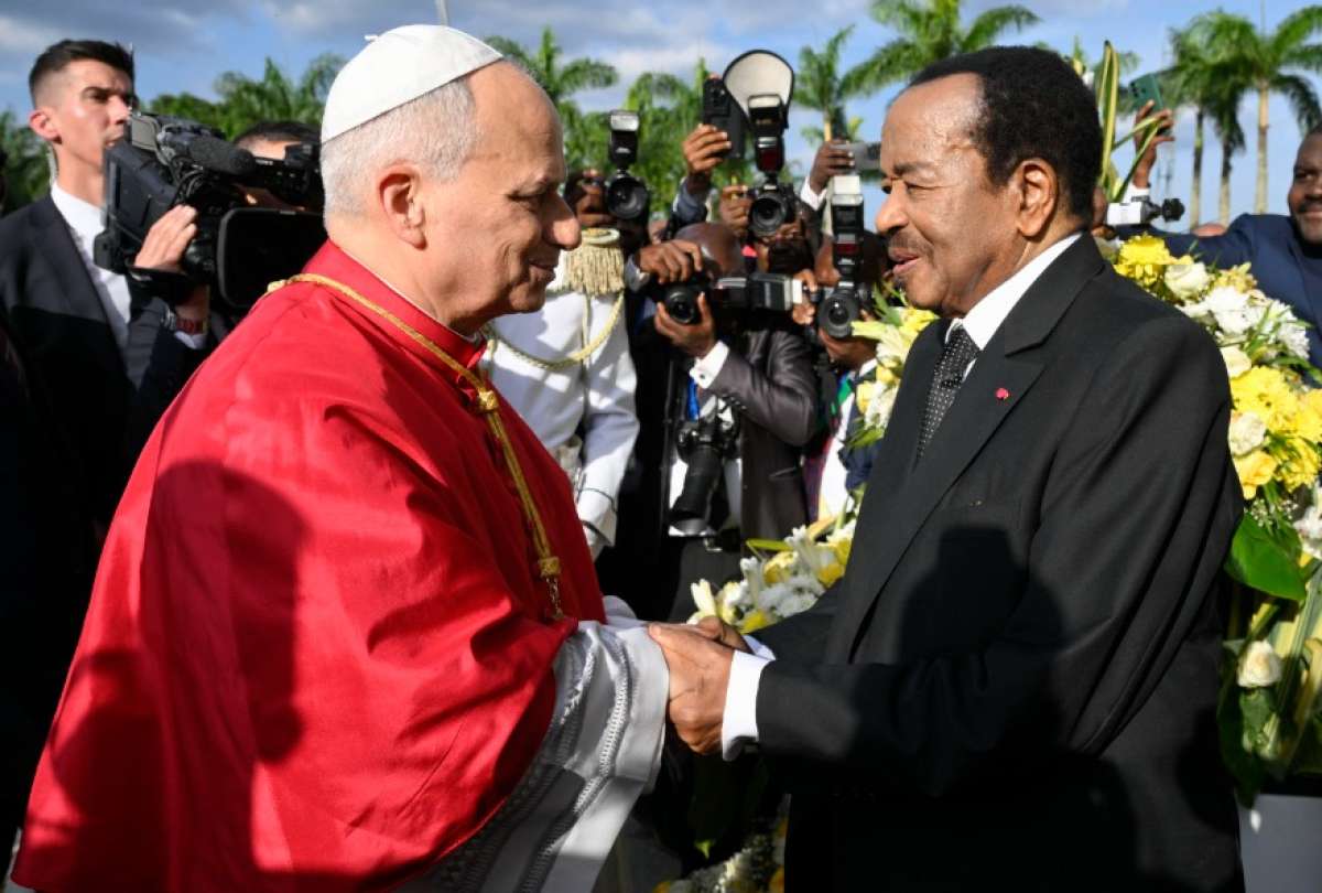 El papa desde Camer&uacute;n: "El mundo est&aacute; siendo destruido por unos pocos tiranos"