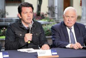 Francisco Jiménez, ministro de Gobierno, durante la oficialización de la medida