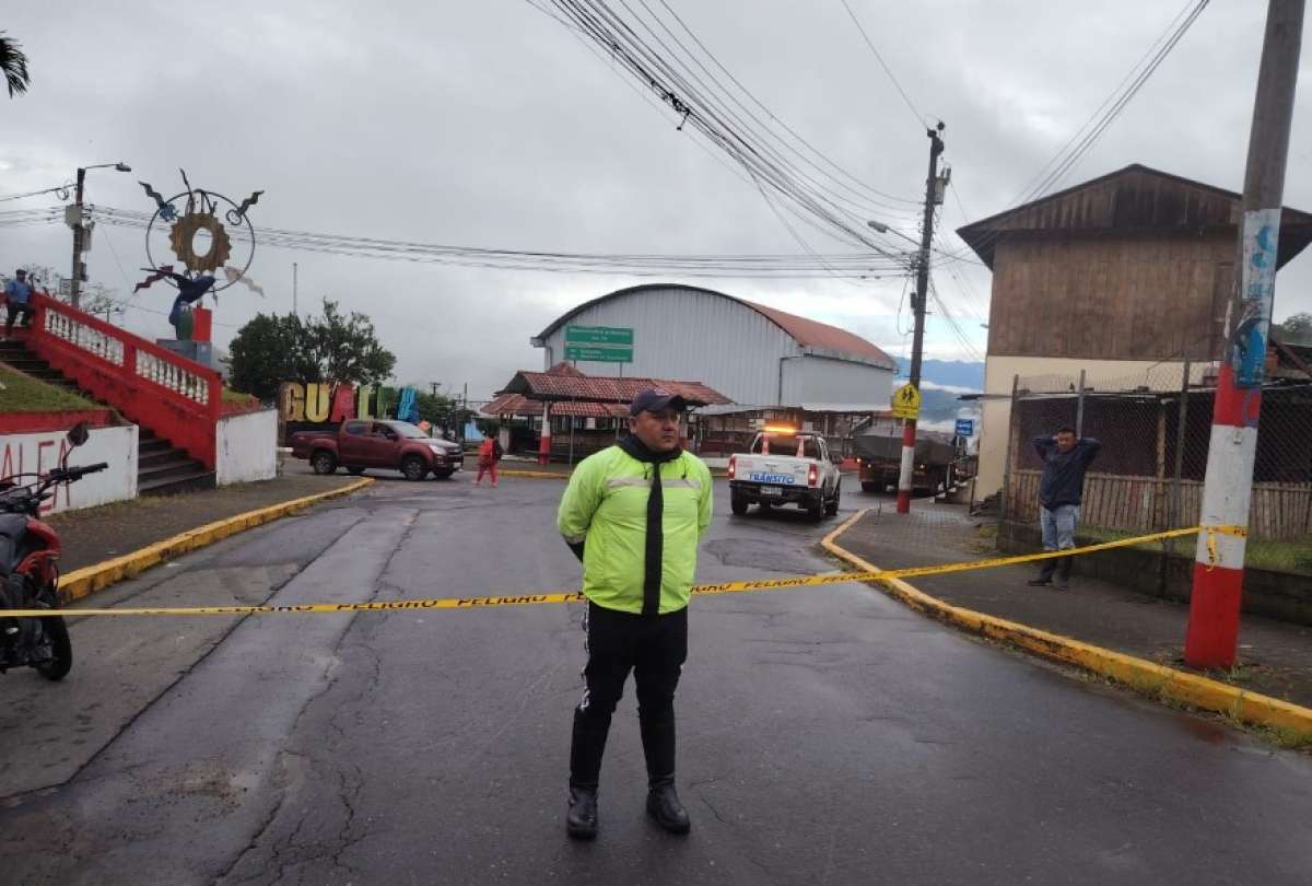 El operativo de emergencia se coordina desde la sala operativa del ECU 911 Quito.