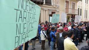 Los transportistas cuencanos insisten en alza de las tarifas