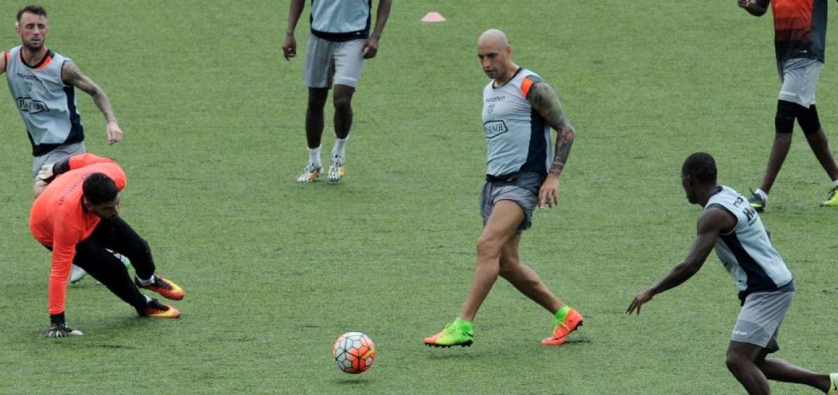 Barcelona cerr&oacute; ayer sus entrenamientos en la cancha alterna del estadio Monumental.