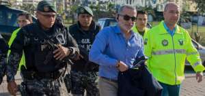 En agosto de este a&ntilde;o, agentes de la Polic&iacute;a resguardaron a Fernado Alvarado hasta la diligencia a la que fue convocado. 