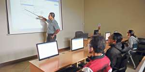 Las pizarras digitales son unas de las herramientas con las que cuenta el CTP para la formaci&oacute;n tecnol&oacute;gica. Foto: Carina Acosta / El Tel&eacute;grafo