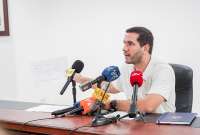 Roberto Luque, ministro de Transporte y Obras Públicas, explicó que la disposición transitoria no implica una condonación de las deudas.