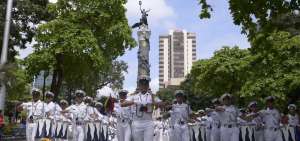 Grupos de danza y bandas musicales participaron en el evento que atrajo a un gran n&uacute;mero de espectadores.