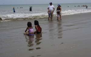 Las playas como la de Tarqui han tenido presencia de turistas sobre todo de la Sierra. 