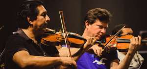 La OSG ensaya para el concierto que dar&aacute; ma&ntilde;ana en la Catedral Metropolitana de Guayaquil, dirigida por el maestro Dante Anzolini.  