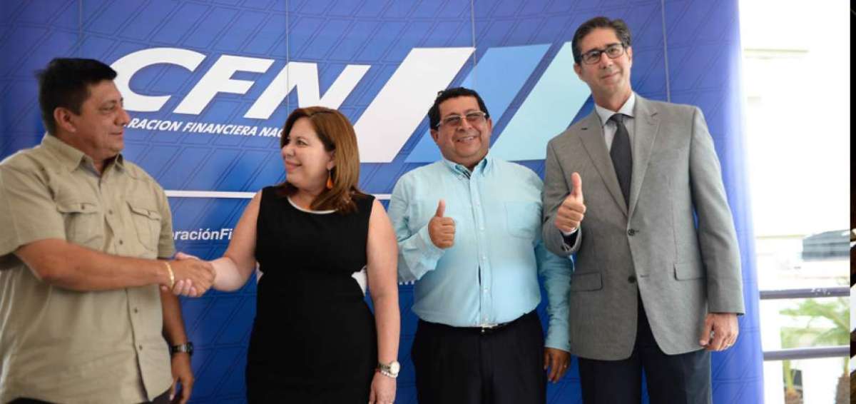 La CFN solenniz&oacute; la entrega de apoyos crediticios a varios empresarios manabitas, que buscaban capital para sus negocios afectados por el terremoto.