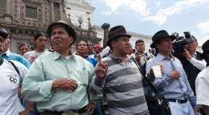 Los manifestantes pertenecen a varias comunas de Imbabura, quienes solicitan agilidad en los trabajos de agua y riego.  John Guevara/El TEL&Eacute;GRAFO