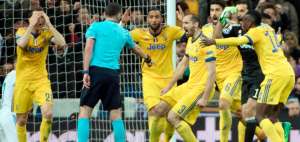 Buffon lamenta sus palabras contra el &aacute;rbitro Michael Oliver