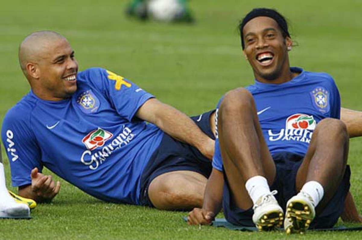 Ronaldo (i.) fue campe&oacute;n del mundial Corea-Jap&oacute;n 2002 junto a Ronaldinho. Foto: Archivo