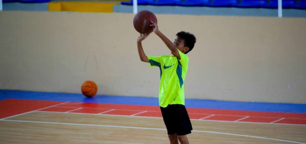 En el Umi&ntilde;a Tenis Club, los asistentes gozan de cuatro actividades recreativas. Los cursos vacacionales concluir&aacute;n a finales de abril.
