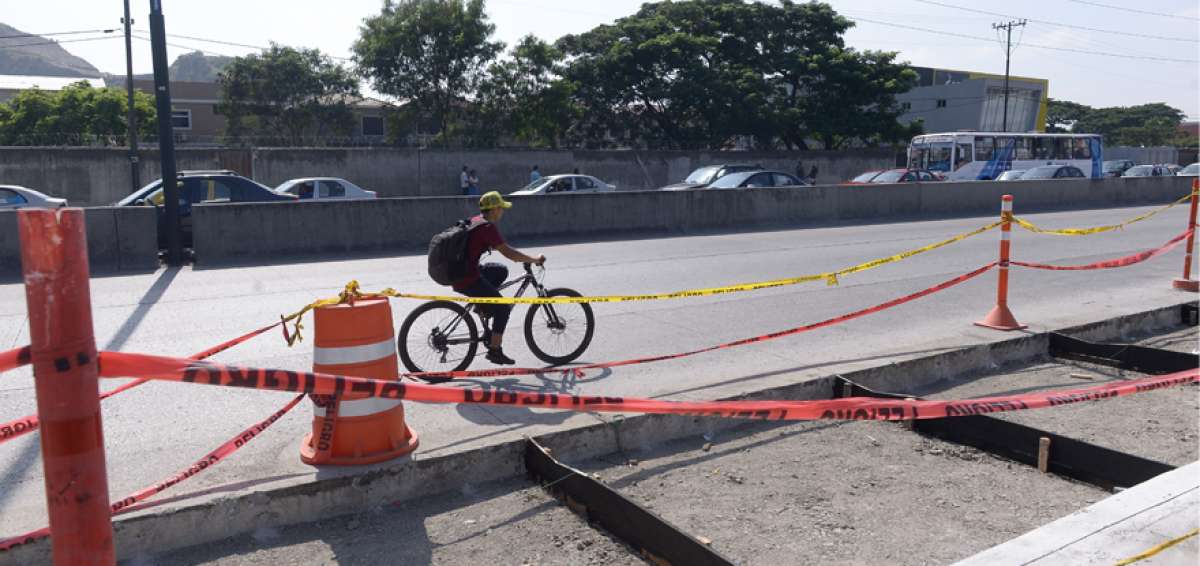 La obra para pasajeros y l&iacute;neas urbanas, ejecutada por la ATM, se lleva a cabo en un antiguo carril exclusivo para ciclistas cerca de la urbanizaci&oacute;n Renacer.