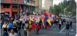 La marcha del FUT parti&oacute; desde la Caja del Seguro, en Quito y se dirigi&oacute; al Palacio de Carondelet, en el centro hist&oacute;rico, donde ofreci&oacute; su propuesta.