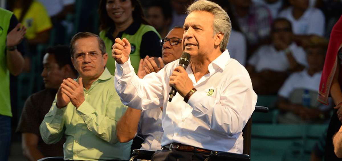 El candidato de Alianza PAIS Len&iacute;n Moreno se dirige a los asistentes en el coliseo cerrado Voltaire Paladines Polo, en la ciudad de Guayaquil.