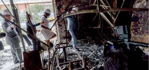 Varias autoridades recorrieron el interior de las instalaciones de la Contralor&iacute;a que fue incendiada por los manifestantes el pasado 12 de octubre.