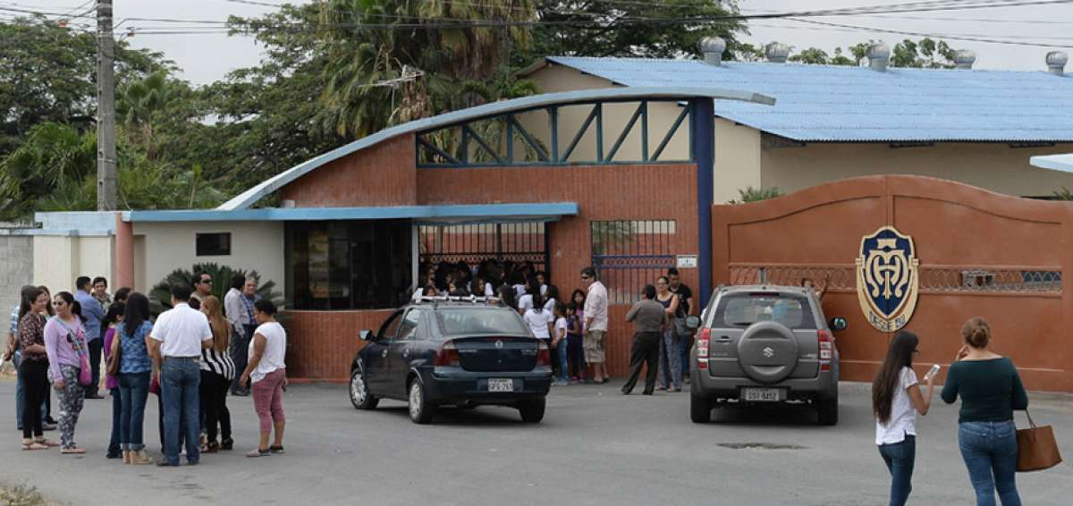 Los estudiantes y padres de familia se concentraron en el colegio el pasado mes para proponer alternativas. 