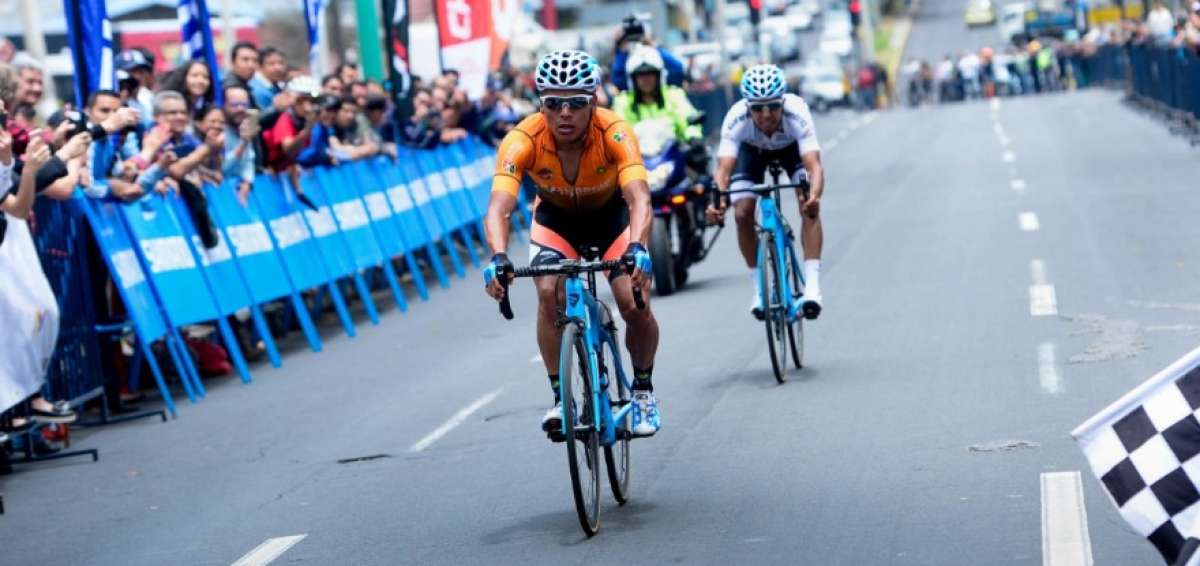 Jonathan Caicedo atac&oacute; la punta a pocos kil&oacute;metros del final de la etapa.
