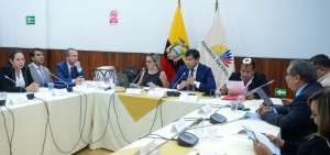 Los miembros de la Comisi&oacute;n Ocasional leyeron el informe, este lunes.