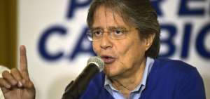 Guillermo Lasso dio una rueda de prensa en un hotel en Quito la tarde de este lunes.