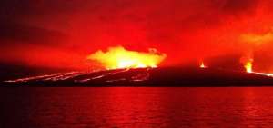 Fotograf&iacute;a del 27 de junio muestra c&oacute;mo el volc&aacute;n Sierra Negra entr&oacute; en proceso de erupci&oacute;n.