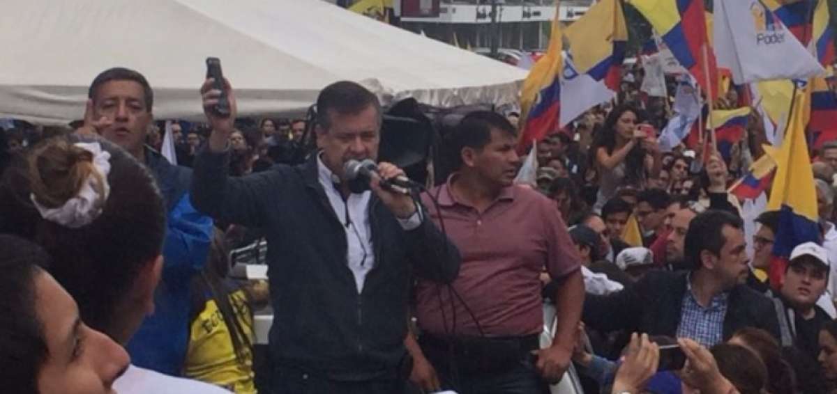Andr&eacute;s P&aacute;ez se inventa que el pico y placa fue suspendido en Quito