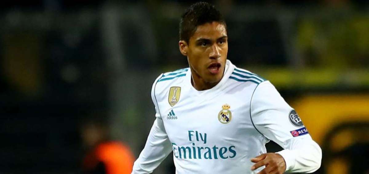 Michel Platini le dar&iacute;a el Bal&oacute;n de Oro a  Rapha&euml;l Varane