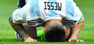 Lionel Messi se mostr&oacute; impotente despu&eacute;s de que la selecci&oacute;n argentina qued&oacute; eliminada en los octavos de final de Rusia 2018 tras caer ante Francia. 