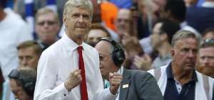 Wenger renueva dos a&ntilde;os con el Arsenal pese a las cr&iacute;ticas