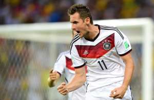 Miroslav Klose anot&oacute; su tanto 15 en citas mundialistas al igual que el brasile&ntilde;o Ronaldo. Foto: AFP