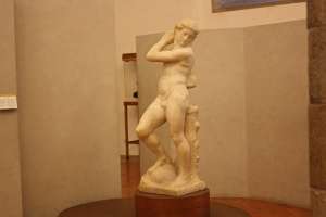 David-Apollo, es una estatua de m&aacute;rmol de 146 cm de altura. Es parte de la colecci&oacute;n del Museo Nacional de Bargello, Florencia. Foto internet