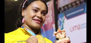 Neisi Dajomes recibe una Beca a la Excelencia Deportiva