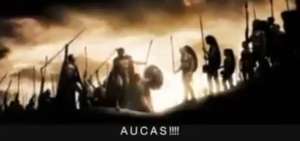 Hinchas de Aucas alientan al "pap&aacute;" al estilo espartano