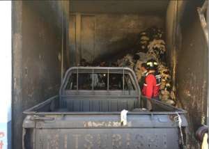 El incendio ocurri&oacute; en la madrugada de hoy en una vivienda por el sector de la parada del tren de Chimbacalle. Foto: Geovanna Melendres/ EL TEL&Eacute;GRAFO