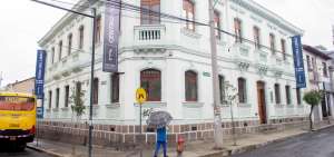 Edificaci&oacute;n construida en los a&ntilde;os 30 del siglo pasado. La restauraci&oacute;n conserva su estructura patrimonial y se convirti&oacute; en un Centro Cultural de dos plantas en el barrio Am&eacute;rica.