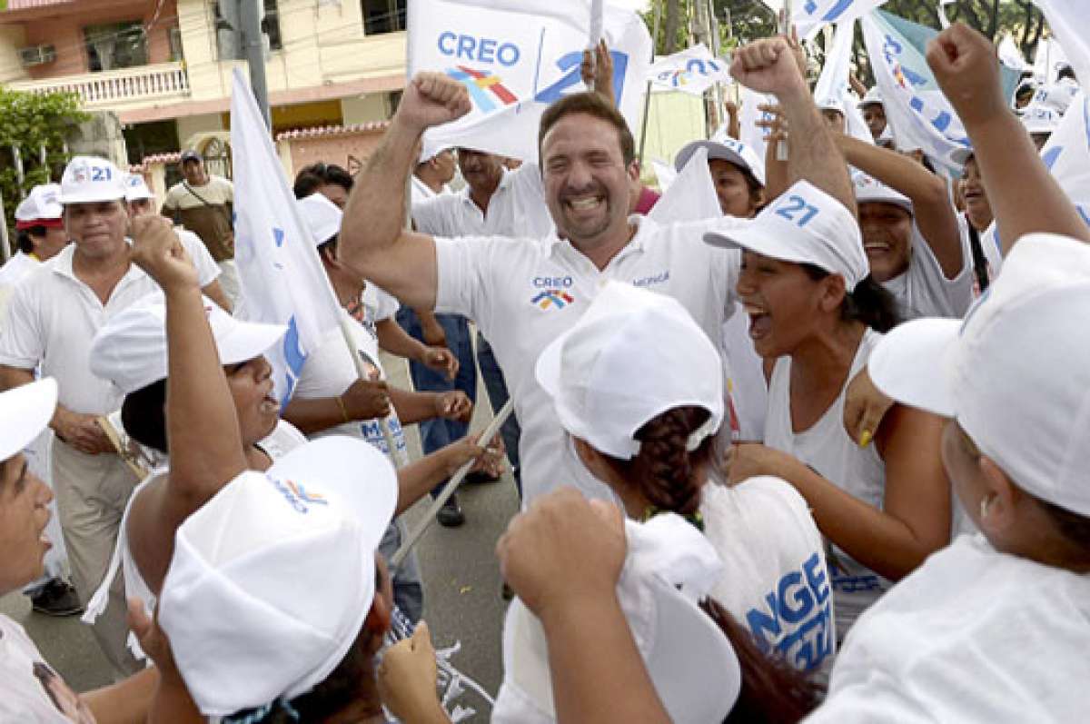 En el parque la Ferroviaria fue la concentraci&oacute;n de los candidatos de CREO. Foto: Lylibeth Coloma |  El Tel&eacute;grafo