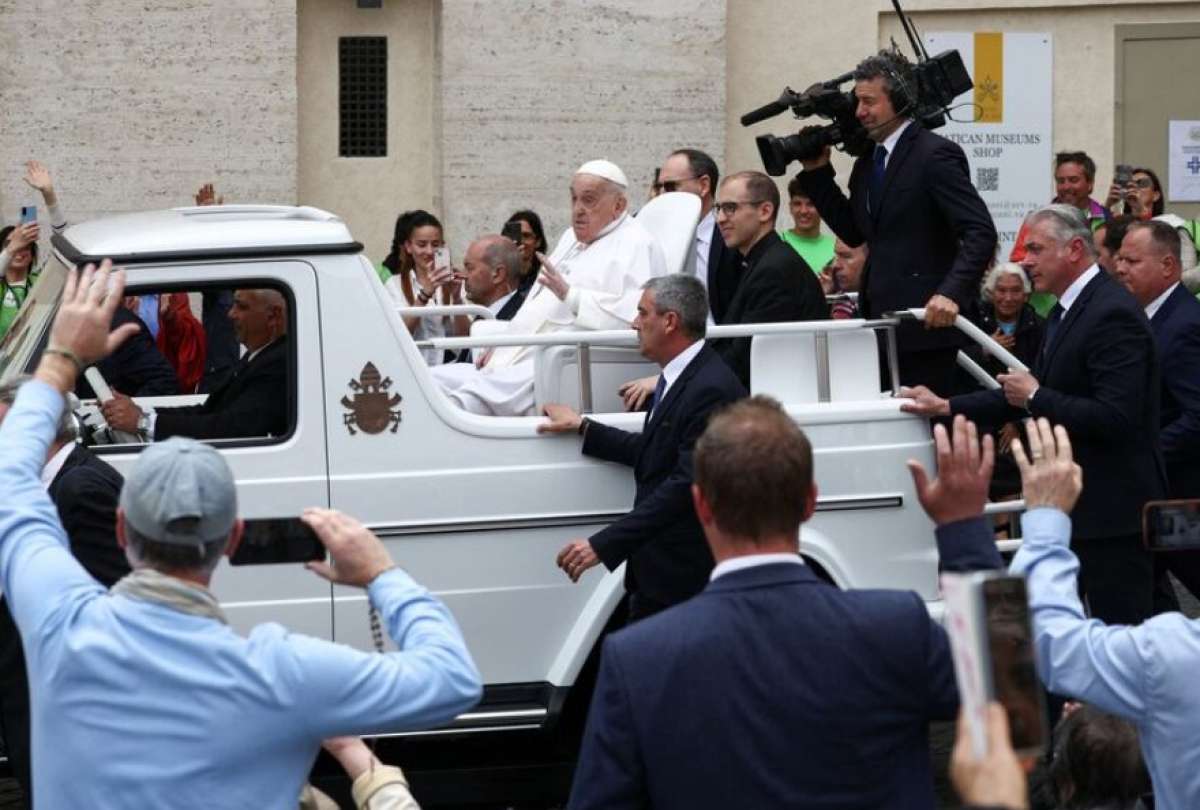 La imagen de Francisco I en el "papamóvil" fue una de las últimas imágenes captadas del pontífice con vida.