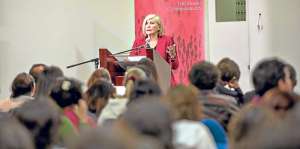 La experta en teor&iacute;a pol&iacute;tica Chantal Mouffe dict&oacute; una conferencia magistral, el pasado jueves, en la Flacso. Foto: Fernando Sandoval / El Tel&eacute;grafo