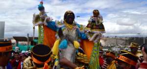 La Mama Negra cabalga y encanta en Latacunga