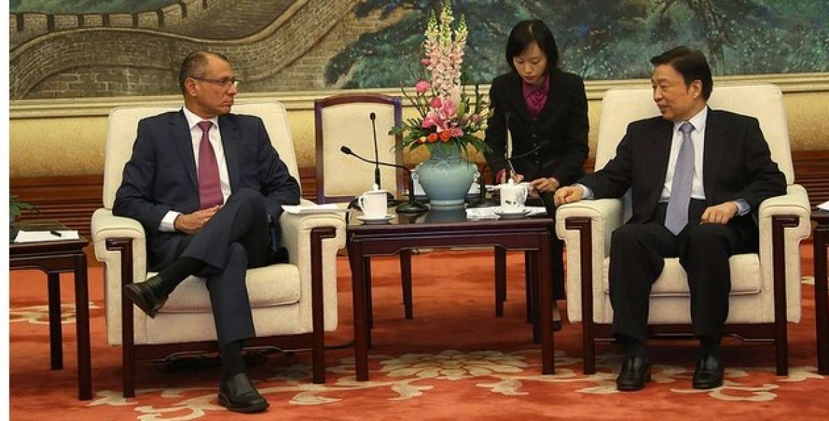 El vicepresidente Jorge Glas (i) durante su reuni&oacute;n con su hom&oacute;logo chino, Li Yuanchao. Foto: Cortes&iacute;a de la Vicepresidencia de la Rep&uacute;blica 