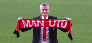 Antonio Valencia dese&oacute; suerte a Soslkjaer en el Manchester United