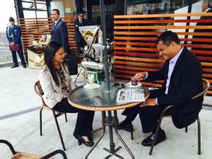 El presidente Rafael Correa visit&oacute; esta ma&ntilde;ana una cafeter&iacute;a del centro de Quito. Foto: Cortes&iacute;a